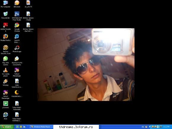 awww....
 ce sweet e





aaa si sormea tineti gura :rolleyes: desktop-ul vostru